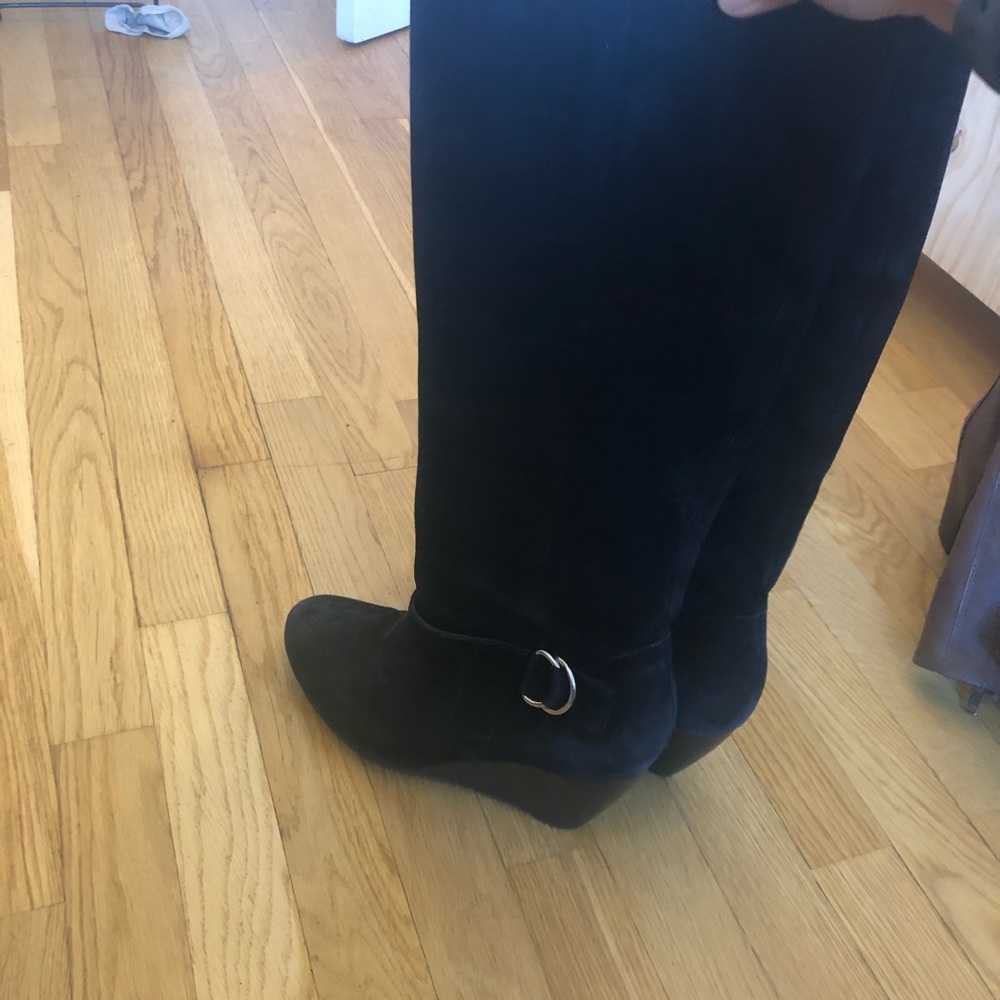 Very nice suede boots